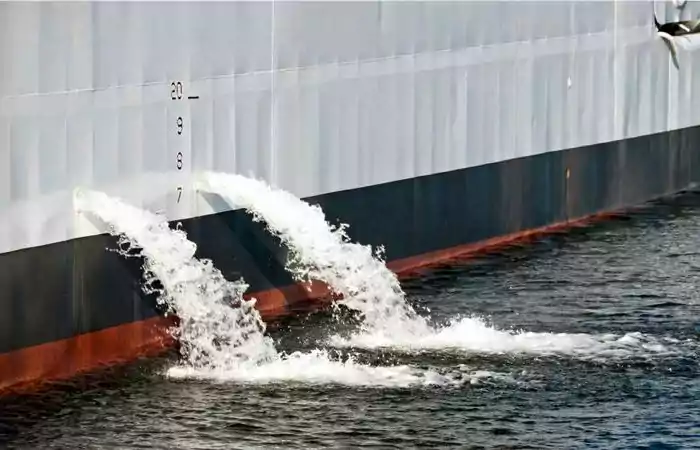 Борьба с водой на морских судах